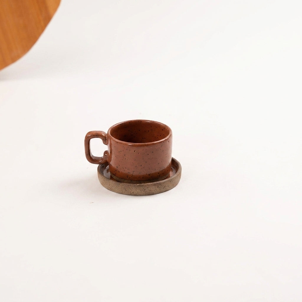 Xícara Borda Reta em cerâmica artesanal — tamanho 100ML, argila Flocos, esmalte Sol de Terracota