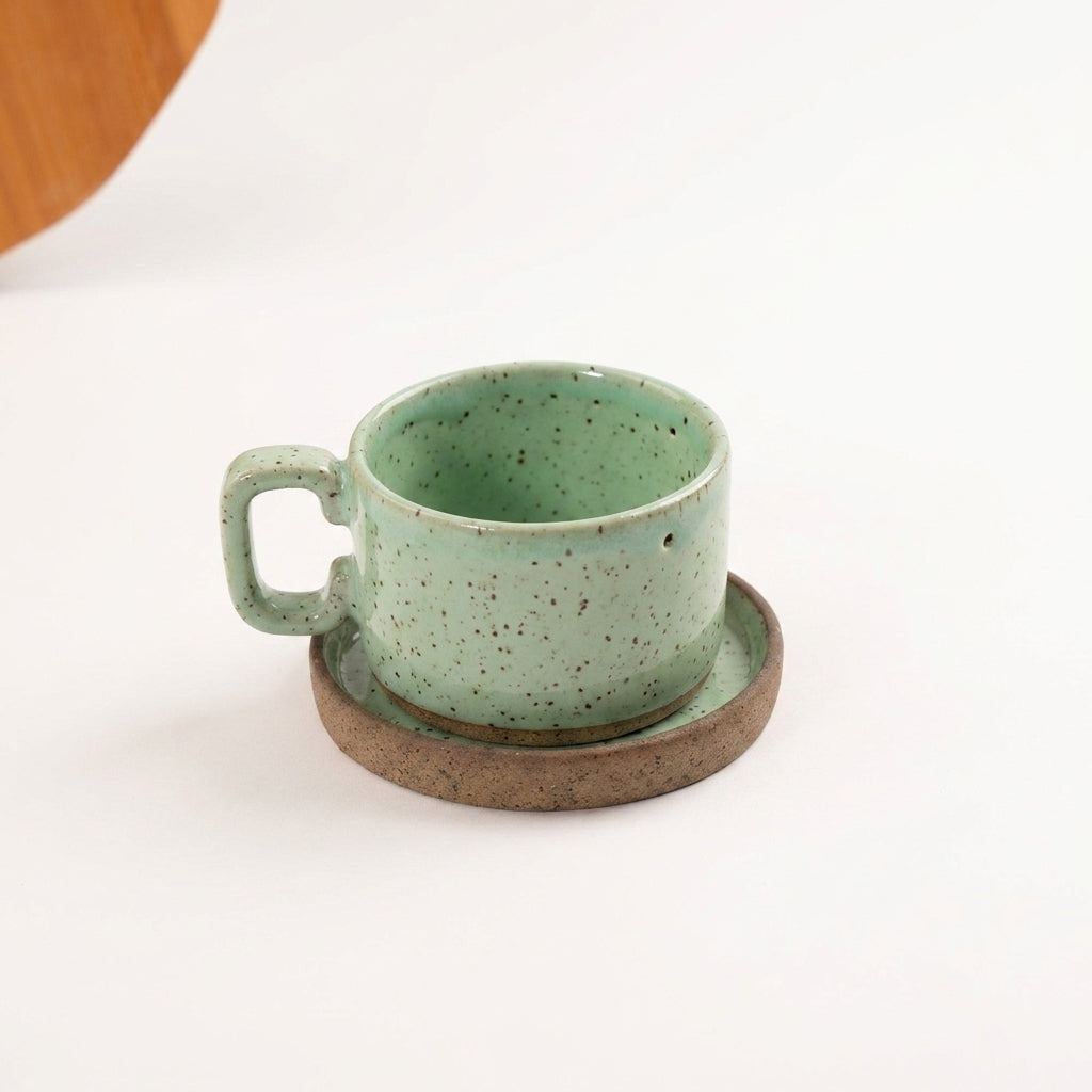 Xícara Borda Reta em cerâmica artesanal — tamanho 100ML, argila Flocos, esmalte Verde Menta