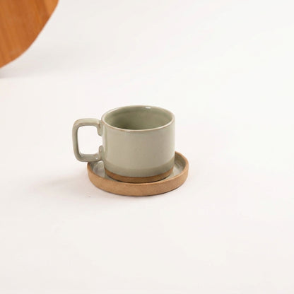 Xícara Borda Reta em cerâmica artesanal — tamanho 180ML, argila Cappuccino, esmalte Verde Pompeia