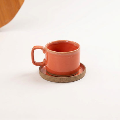 Xícara Borda Reta em cerâmica artesanal — tamanho 250ML, argila Cappuccino, esmalte Laranja Intenso