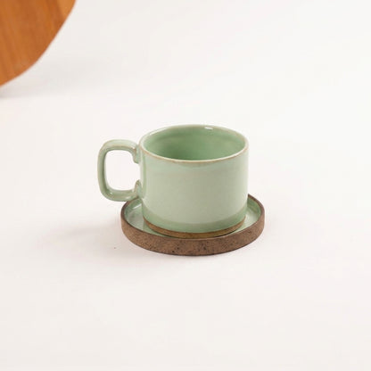 Xícara Borda Reta em cerâmica artesanal — tamanho 250ML, argila Cappuccino, esmalte Verde Menta