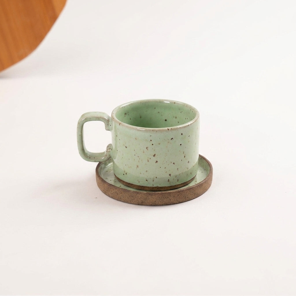 Xícara Borda Reta em cerâmica artesanal — tamanho 250ML, argila Flocos, esmalte Verde Menta